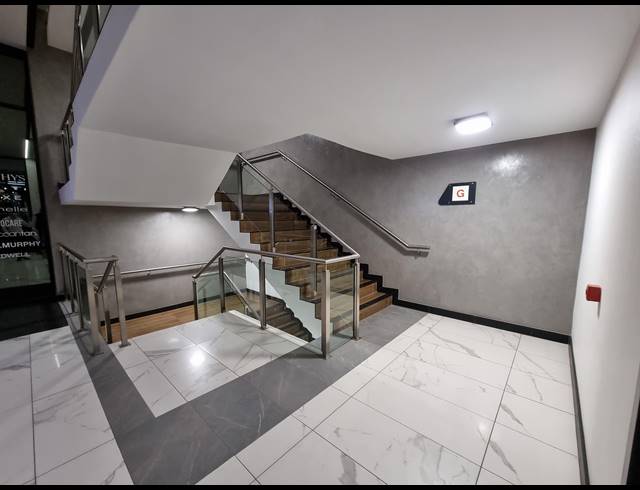 1,151M² OFFICE TO LET IN GLENADRIENNE